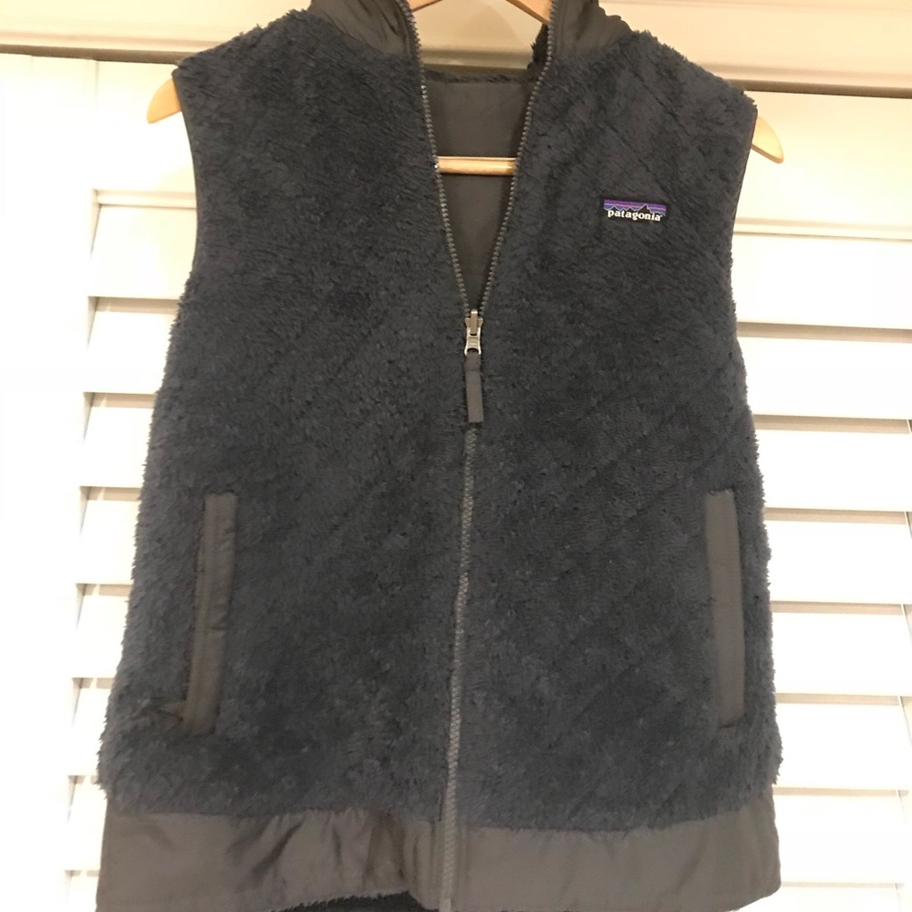 PATAGONIA grey fur reversible vest size Medium